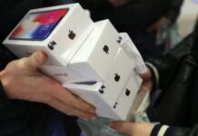 Чому європейці переплачують за свої iPhone?