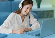 Студенти, які навчаються виключно онлайн, мають менше шансів отримати диплом бакалавра