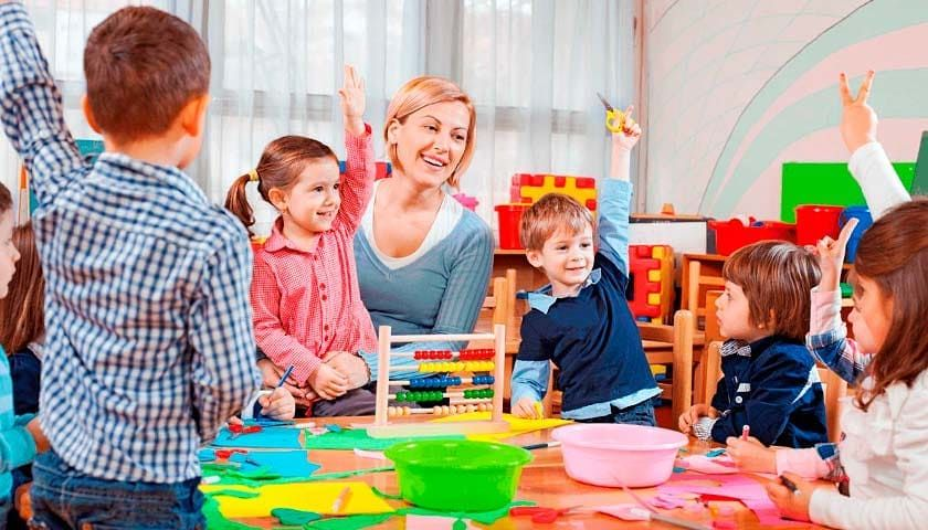 Помічникам вихователів у спеціальних садках визначили тривалість додаткової відпустки