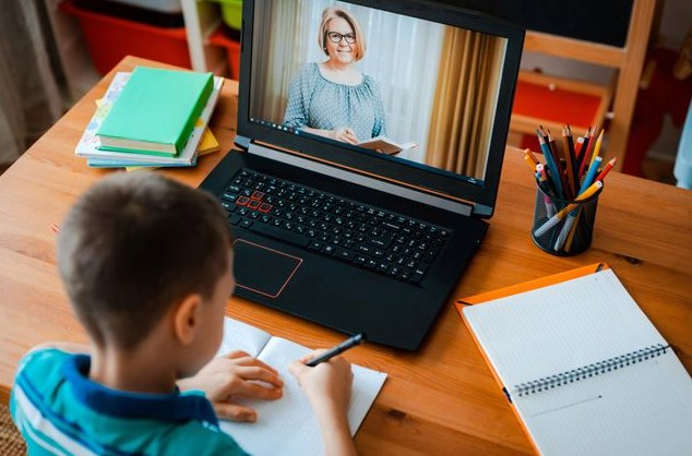 МОН скасувало наказ про дистанційку, але частину положень збережуть: як вчитимуться учні з 1 вересня