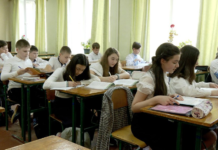 У Раді пропонують гарантувати дев’ятикласникам право завершити навчання у своїй школі