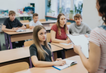 У Києві більшість шкіл повернулися до очного навчання