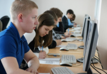 Уряд просять дозволити вступ на контракт без НМТ: на сайті Кабміну зареєстрували петицію
