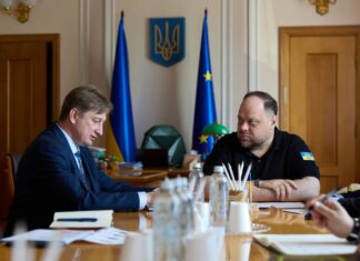 Руслан Стефанчук і Андрій Бутенко обговорили пріоритети розвитку освіти і науки Голова Верховної Ради України Руслан Стефанчук та міністр освіти і науки України Андрій Бутенко під час робочої зустрічі. Фото: Facebook Руслана Стефанчука.