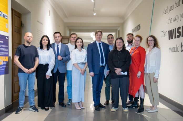 Безоплатне шкільне харчування