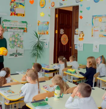 На Миколаївщині бракує вчителів і психологів: понад 60% педагогів окремих спеціальностей — старші 50 років На Миколаївщині бракує вчителів і шкільних психологів