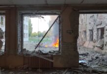 Росія завдала авіаудару по школі в Сумах: близько 100 людей були в укритті